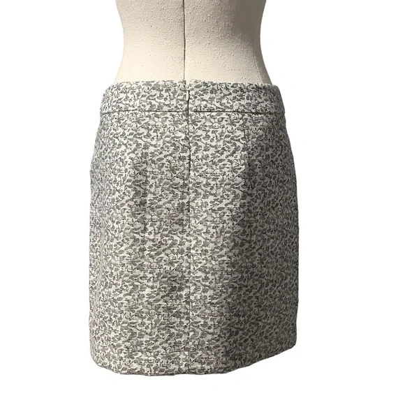 ANN TAYLOR LOFT Tapestry Short Skirt - Size 4P - Picture 2 of 12